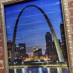 friday's South Bar & Grill - Collinsville - Cool painting on the patio
