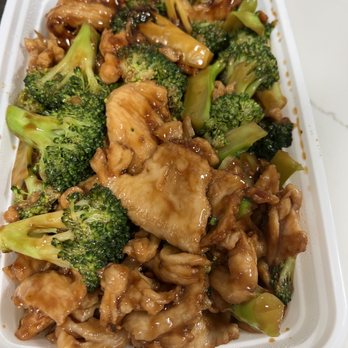 Peking Kitchen - 105. Chicken with Broccoli - Chinese Near Me - Brooklyn, New York