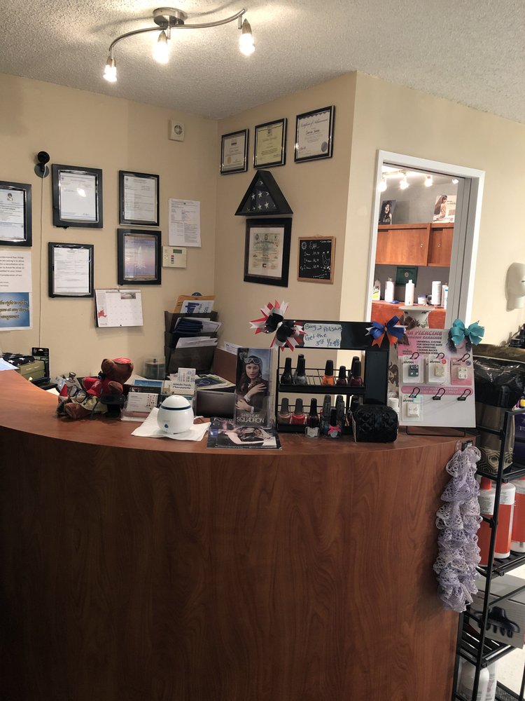 Carrie's Hair Studio Logo
