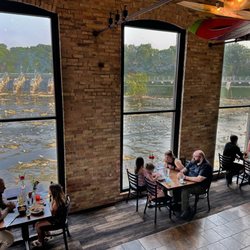 Fratellos Waterfront Restaurant