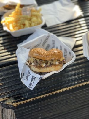 Burger & Beyond by null