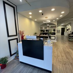 Polished - Front desk salon