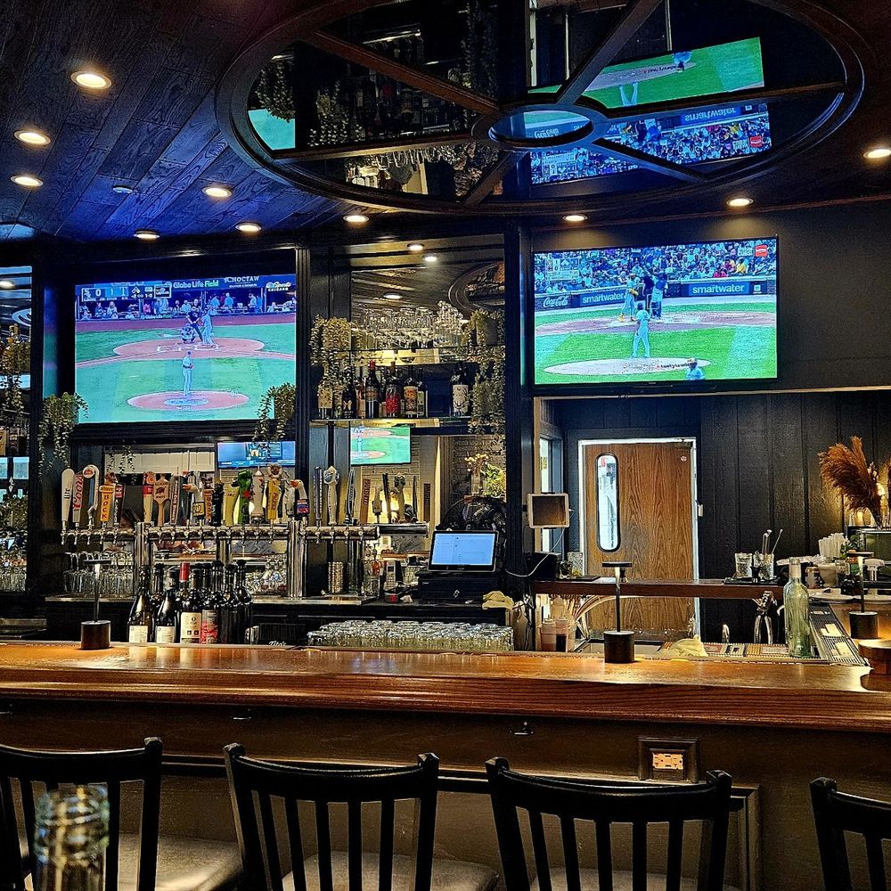Kindred Gastropub - Main bar - Beer, Wine & Spirits Near Me - Lisle, Illinois
