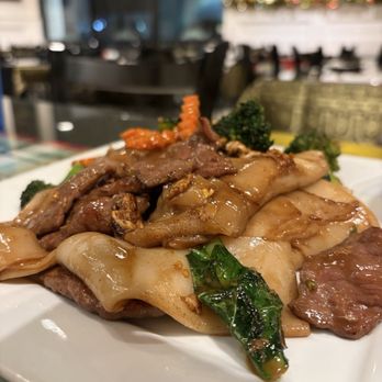 Thai Mango - Pad see ew with beef - Thai Near Me - Sacramento, California