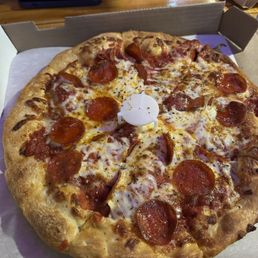 Pepperoni pizza medium Pepperoni pizza medium