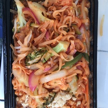 Sushi Junki - Pad Thai.... drenched in sauce, lacking in flavor - Sushi Bars Near Me - Berwyn, Illinois Sushi Junki - Pad Thai.... drenched in sauce, lacking in flavor - Sushi Bars Near Me - Berwyn, Illinois