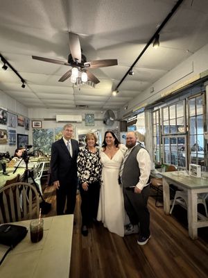 Simple Eats Restaurant by null