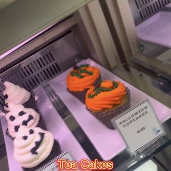 Martino’s Bakery - Holiday themed cupcakes - Bakeries Near Me - Burbank, California Martino’s Bakery - Holiday themed cupcakes - Bakeries Near Me - Burbank, California