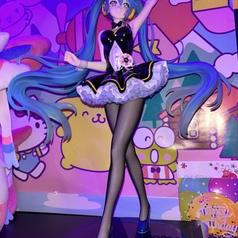 The Cave - Miku 1/4 scale figure!! - Used, Vintage & Consignment Near Me - Roseville, California