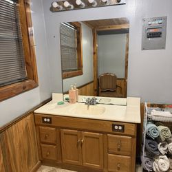 Southern Glitz Clean - Wow, this bathroom vanity is so shiny and new!