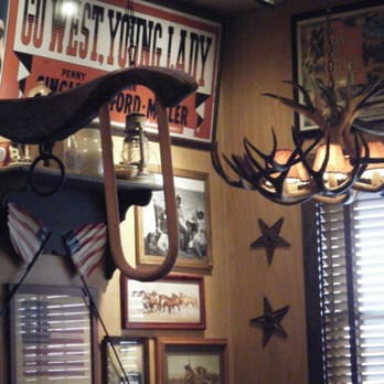 LongHorn Steakhouse - Steakhouses Near Me - Warwick, Rhode Island