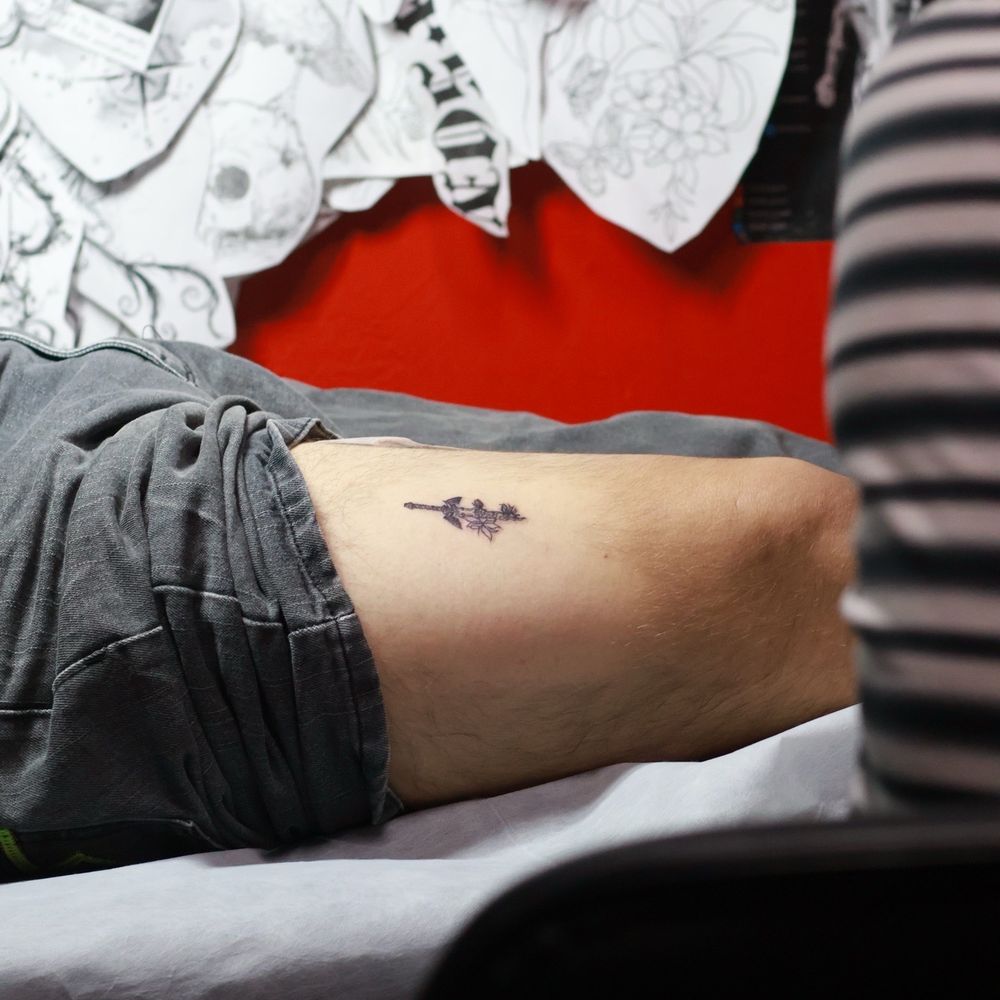 Angelina Jolie's Tattoos and Their Meanings | PS Beauty, image size:1000x1000