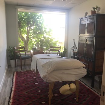 Elaina Greenberg, MS, LAC - Our treatment room in our new 2001 S. Barrington Ave #221 office. - Acupuncture Near Me - Los Angeles, California Elaina Greenberg, MS, LAC - Our treatment room in our new 2001 S. Barrington Ave #221 office. - Acupuncture Near Me - Los Angeles, California
