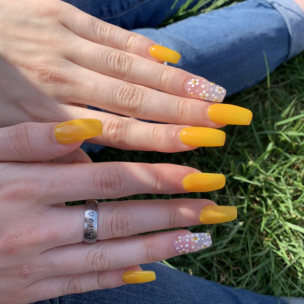 Lovely Nails - Acrylic Set - Nail Salons Near Me - Wenatchee, Washington