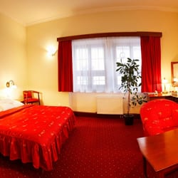 Hotel AGH - Velký dvoulůžkový pokoj - červený