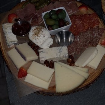 Oak and Vine - Massive cheese plate - Cocktail Bars Near Me - Glendale, California