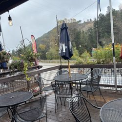 Lewie's Burgers & Brews