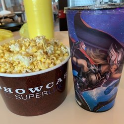 Showcase Cinema de Lux Lowell - Small popcorn and limited edition Thor 4 Cup