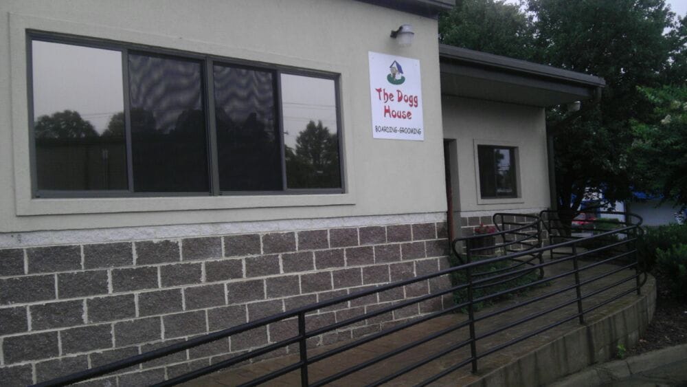 THE DOGG HOUSE Updated October 2024 12 Reviews 2101 Berkmar Dr