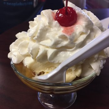 Tommy's Bar-B-Que - Peach cobbler a la mode - Barbeque Near Me - Atlanta, Texas