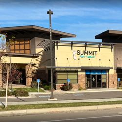 Summit Foot And Ankle - Front of Summit Foot + Ankle Riverton building.