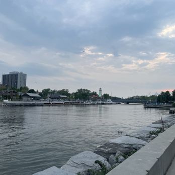Snug Harbour - Seafood Near Me - Mississauga, Ontario