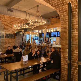 Bronson Bierhall - Welcoming interior - New American Near Me - Arlington, Virginia