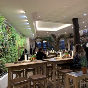 Vapiano - Dining area - very nice although lacking in chairs with backs - Italian Near Me - Chessy, 01