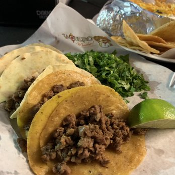 Taquero Mucho - Tacos de Bistek en tortilla de maíz en aceite y sin aceite. - Food Trucks Near Me - McAllen, Texas Taquero Mucho - Tacos de Bistek en tortilla de maíz en aceite y sin aceite. - Food Trucks Near Me - McAllen, Texas