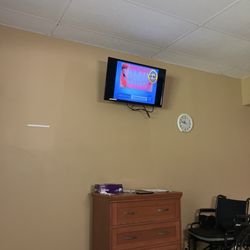 Aviata - Room TV.