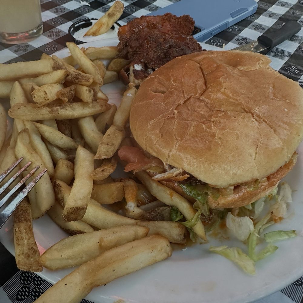 Glory Days Grill - Buffalo Chicken sandwich - American Near Me - Ranson, West Virginia
