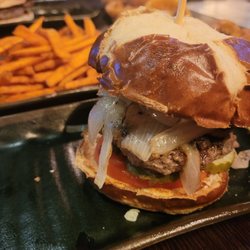 Basement Burger Bar - Avocado burger