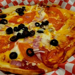 Stone House Cafe & Bar - Veggie Flatbread Pizza $16.99 (11/22/22). #StonehouseCafeAndBar #FlySEA #Gastropub #SportsBar #AirportFood #Pizza #FoodPorn