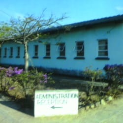 Kubatana e.V. - Das ist eines der vielen Schulgebäude der Ruhanda High School in Zimbabwe. Die anderen Schulgebäude sehen mehr oder weniger