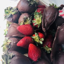 Chocolate dipped strawberries Chocolate dipped strawberries
