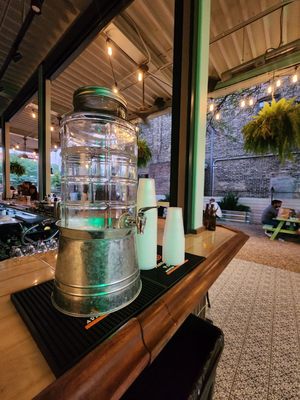 Central Park Bar by null