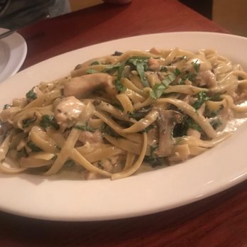 Napoli's Pizza - Chicken fettuccine with shrooms and spinach - Pizza Near Me - Hoboken, New Jersey Napoli's Pizza - Chicken fettuccine with shrooms and spinach - Pizza Near Me - Hoboken, New Jersey
