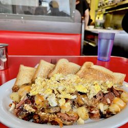 Galaxie Diner - Montreal smoked meat hash