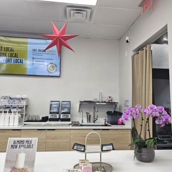 Chunky Cup - a coffee shop counter with a star hanging from the ceiling - Bubble Tea Near Me - Woodbridge, Virginia
