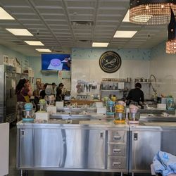 Through The Looking Glass Cakes & Bakin Studio