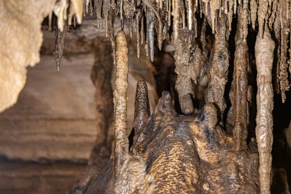 Crystal Onyx Cave by null