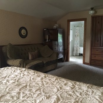 M22-Inn Empire - The wonderfully vintage Maple Room in the main house, with super comfortable King Size bed! - Hotels Near Me - Empire, Michigan M22-Inn Empire - The wonderfully vintage Maple Room in the main house, with super comfortable King Size bed! - Hotels Near Me - Empire, Michigan
