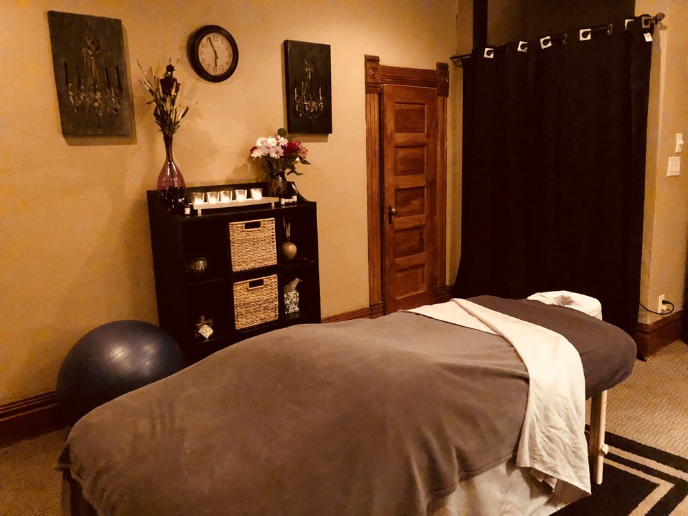 Dancing Flower Massage Logo