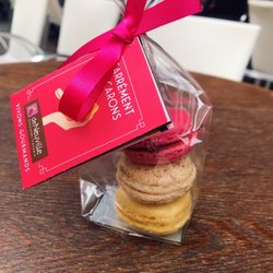 De Neuville Chocolats - Assorted macaroons