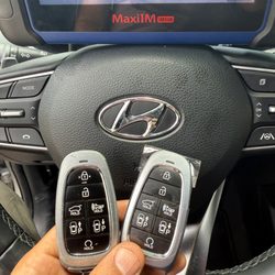 Sarasota Locksmith Pros - New Hyundai key fob make from scratch.