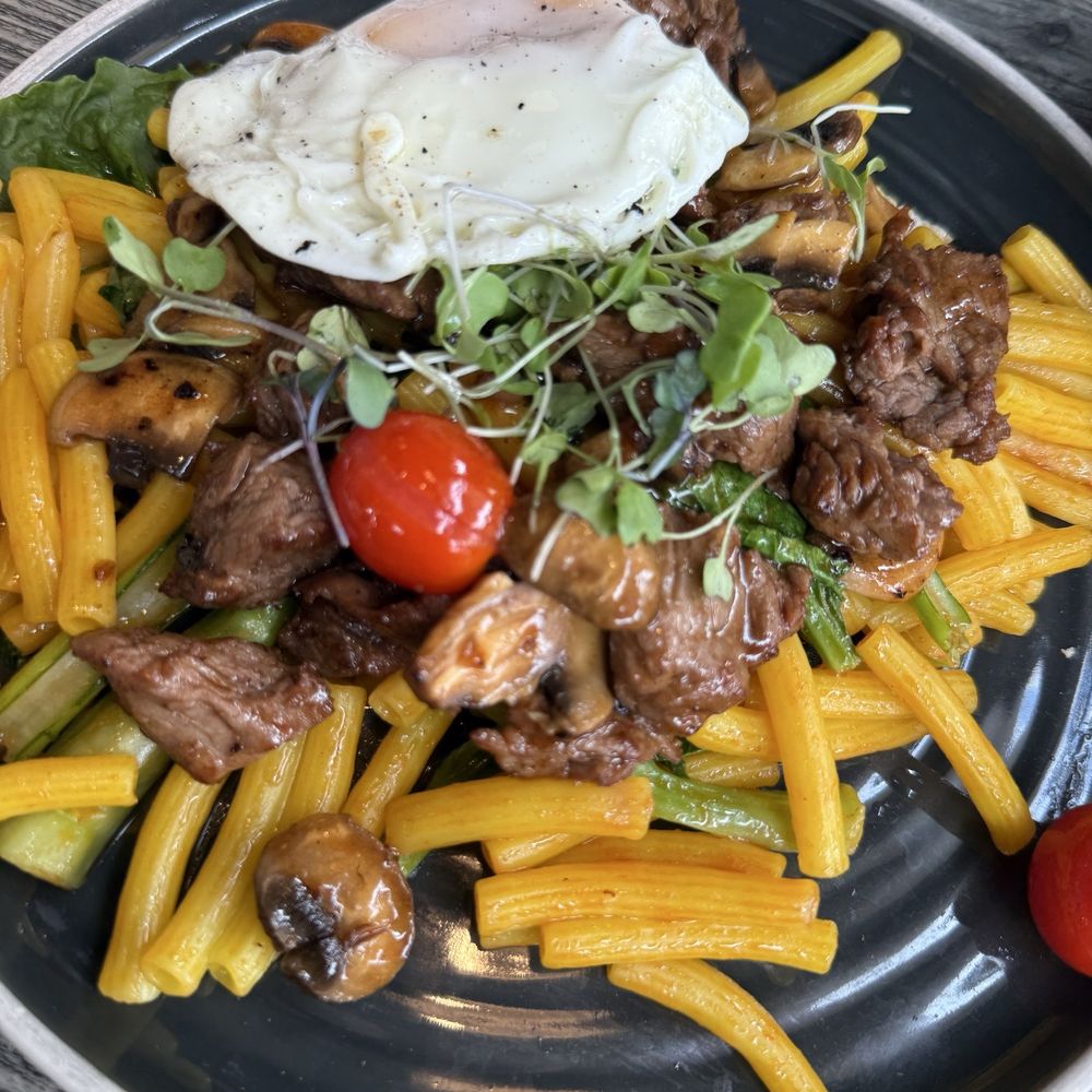 Den Da Coffee & Tea Restaurant - Shaken beef with rice macaroni - Coffee & Tea Near Me - Westminster, California Den Da Coffee & Tea Restaurant - Shaken beef with rice macaroni - Coffee & Tea Near Me - Westminster, California