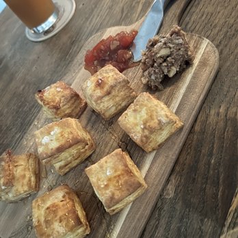Julep - Biscuits with bacon jam and tomato jam - Cocktail Bars Near Me - Houston, Texas Julep - Biscuits with bacon jam and tomato jam - Cocktail Bars Near Me - Houston, Texas