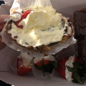 LB Cake Stop - Tart was so hard my daughter only ate the fruit everything else went to the trash. - Bakeries Near Me - Baldwin Park, California