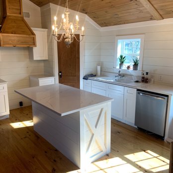 Gold Line - Calacatta Ultra Quartz Farmhouse Kitchen - Countertop Installation Near Me - Cleveland, Tennessee Gold Line - Calacatta Ultra Quartz Farmhouse Kitchen - Countertop Installation Near Me - Cleveland, Tennessee