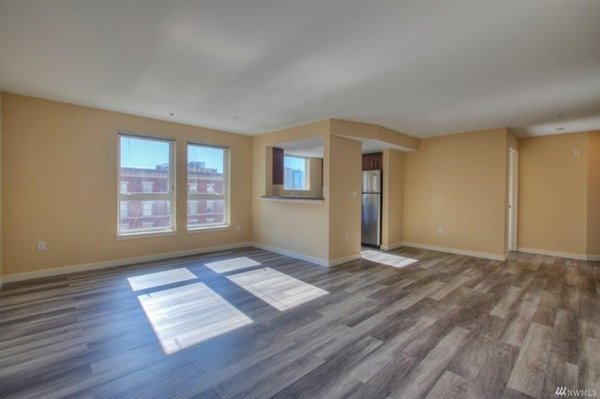 Husky Remodeling Logo